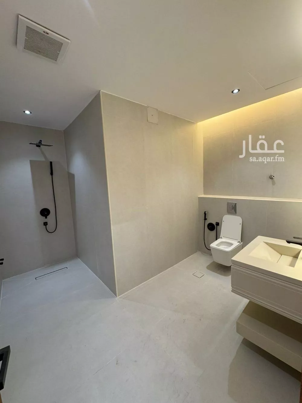 4 bedroom villa in Qurtubah, Riyadh 15