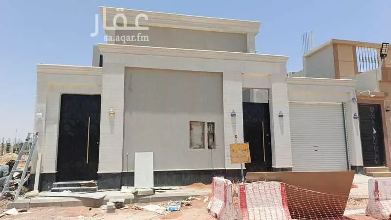 4 bedroom floor in Al Janadriyah 2