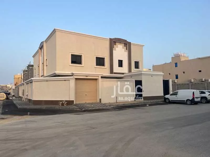 493 sqm building in Dahiat King Fahd 2