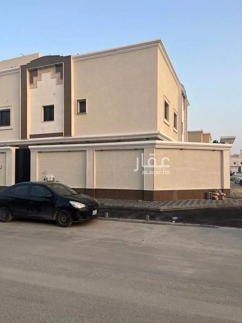 493 sqm building in Dahiat King Fahd 1
