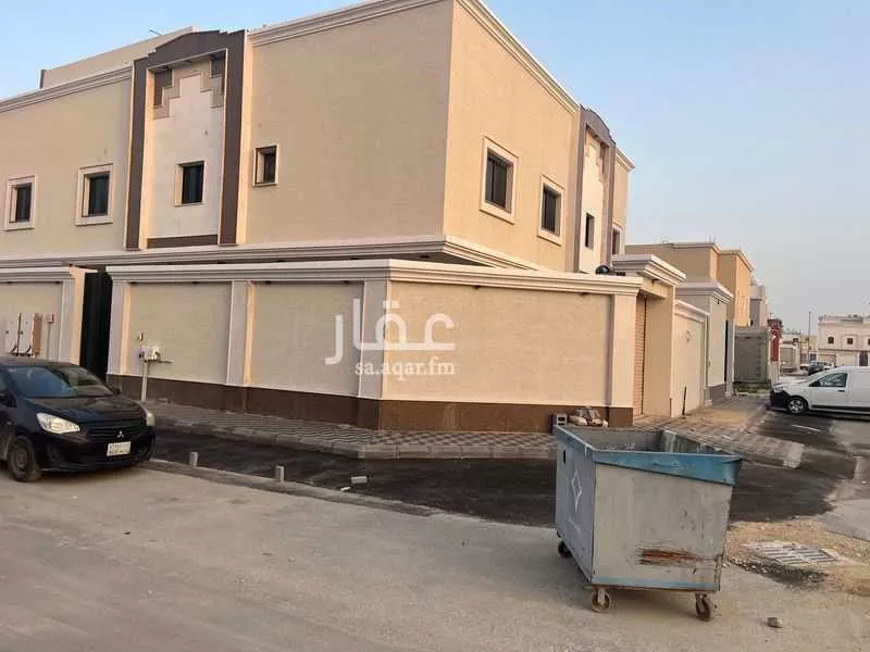 493 sqm building in Dahiat King Fahd 3
