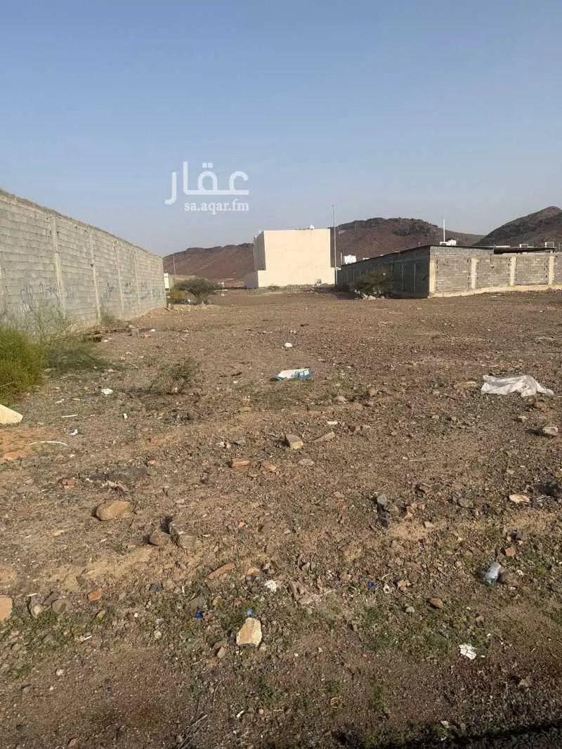 أرض 818 م² في السكة الحديدية 2