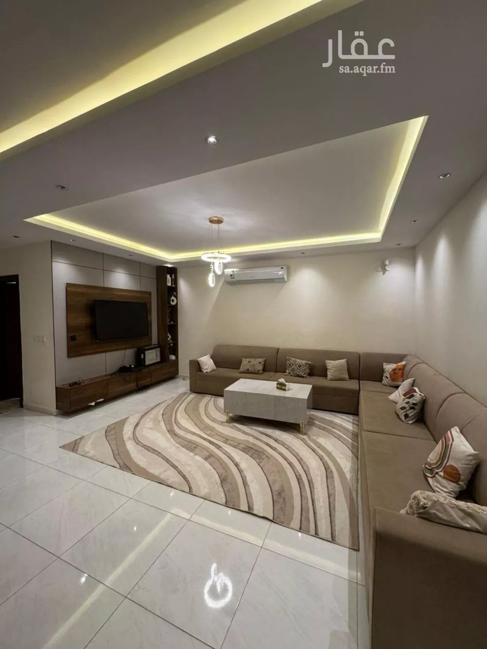 فيلا 4 غرف في الجنادرية 1