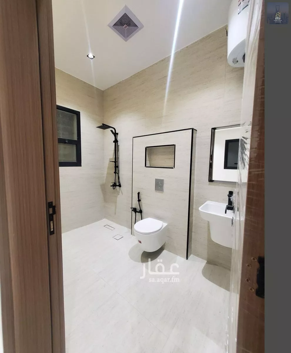 3 bedroom floor in Al Janadriyah 1