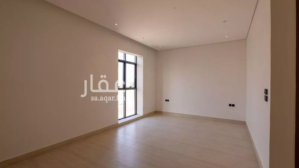 فيلا 6 غرف في الشرق 4