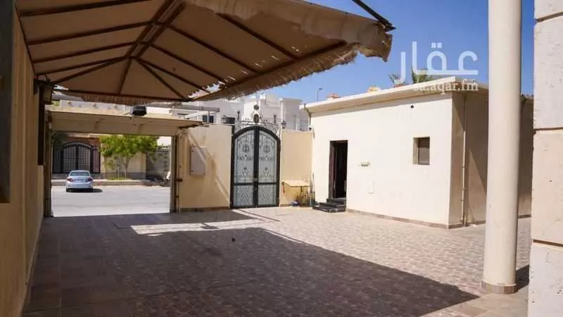 فيلا 5 غرف في الشراع 4