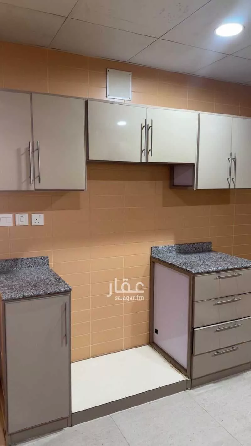 شقة 5 غرف في العارض 4