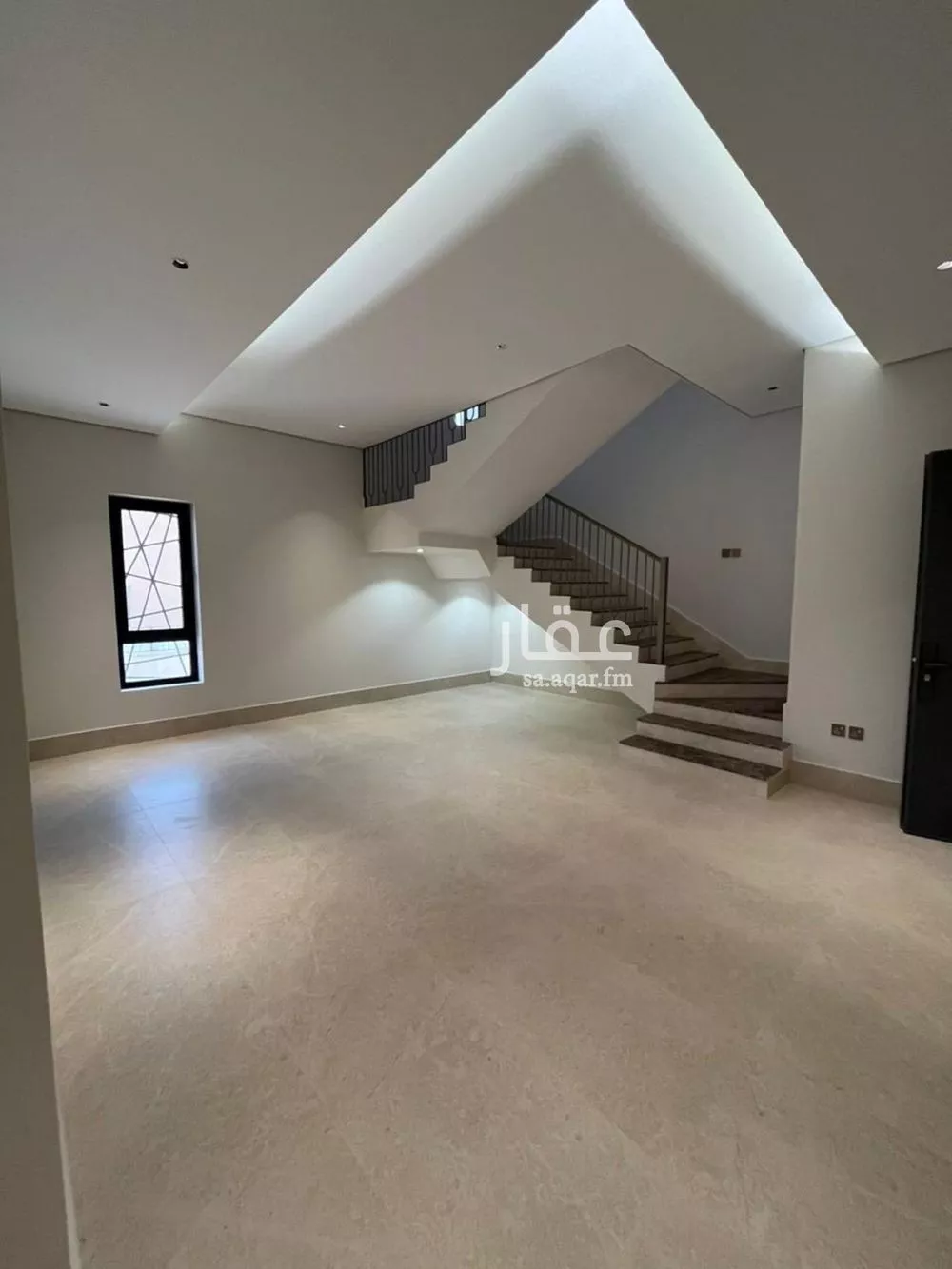 فيلا 6 غرف في العارض 2