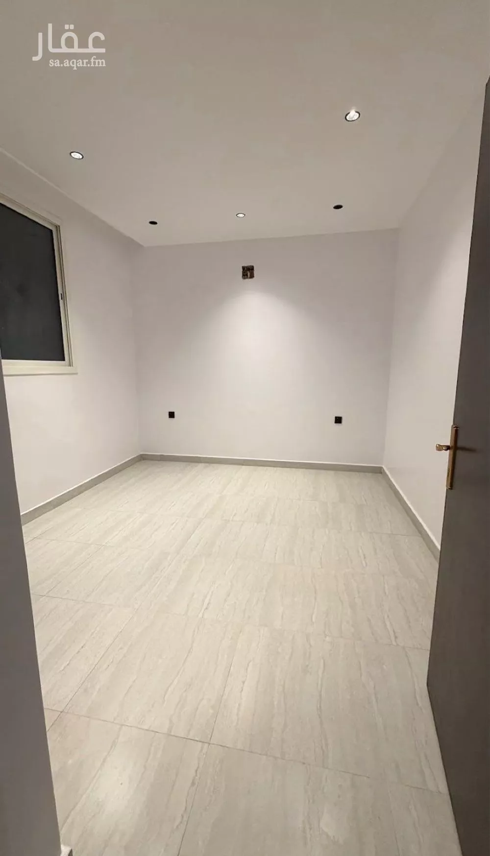 شقة 2 غرف في الرمال 4