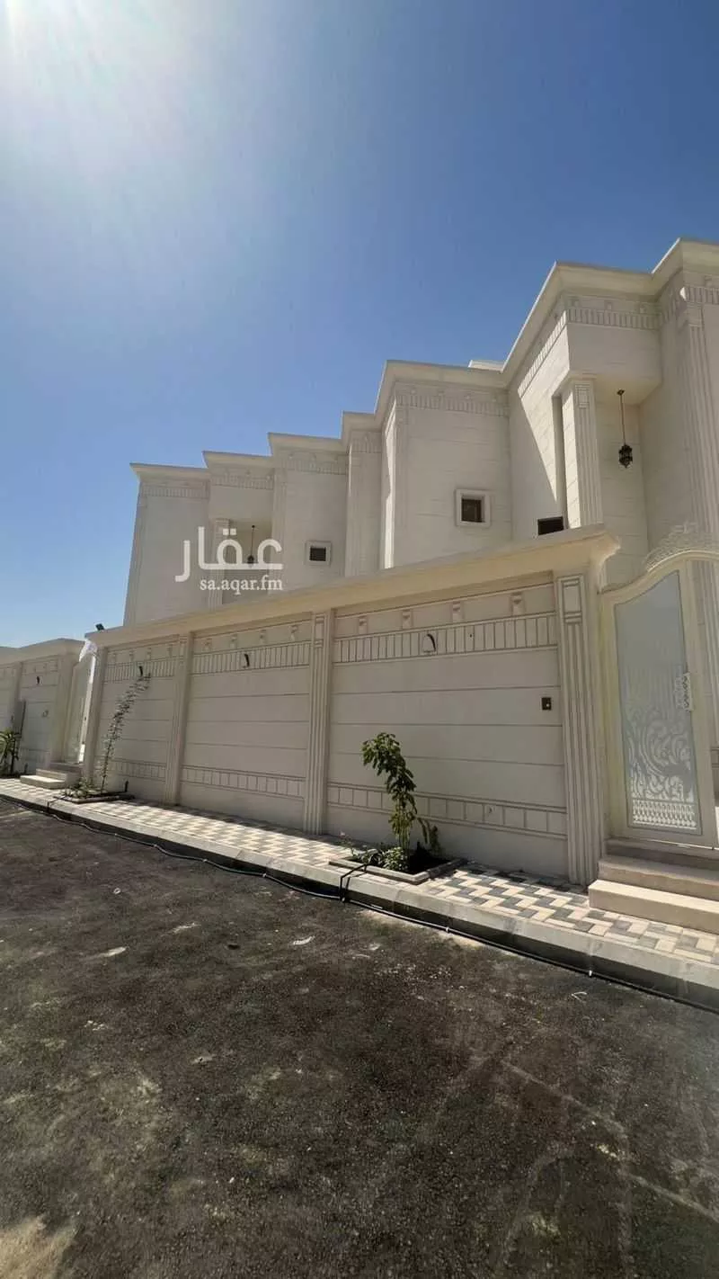 11 bedroom villa in Dahiat King Fahd, Eastern Province 4