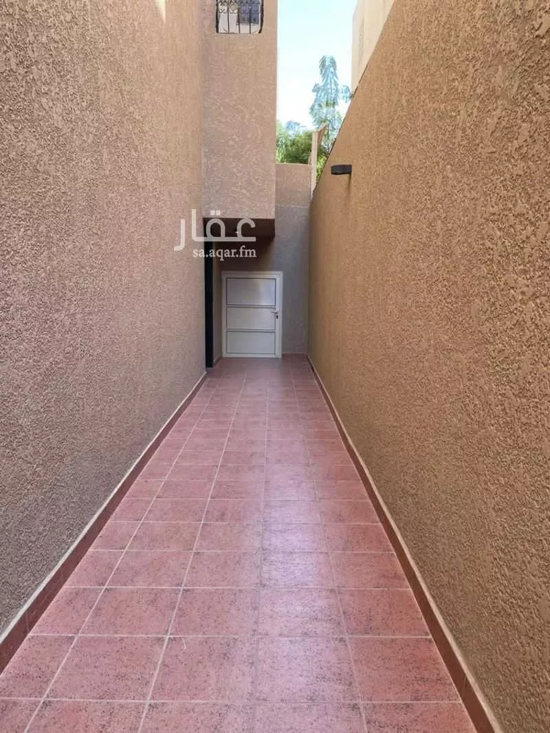 4 bedroom floor in Dhahrat Laban 4