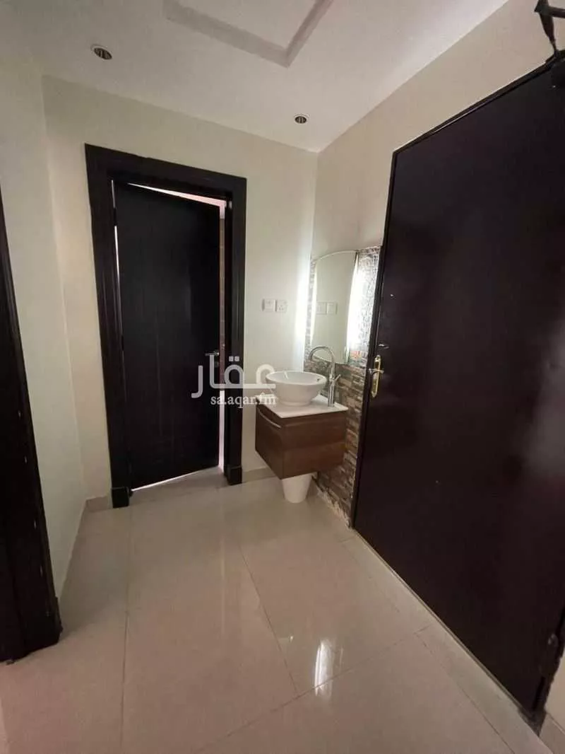 4 bedroom floor in Dhahrat Laban 5