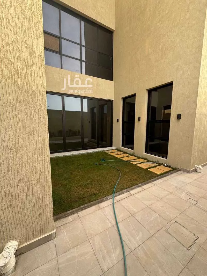 فيلا 5 غرف في السيف 4