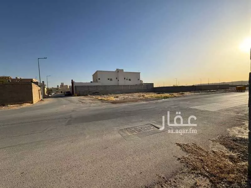 أرض 852 م² في الحائر 4