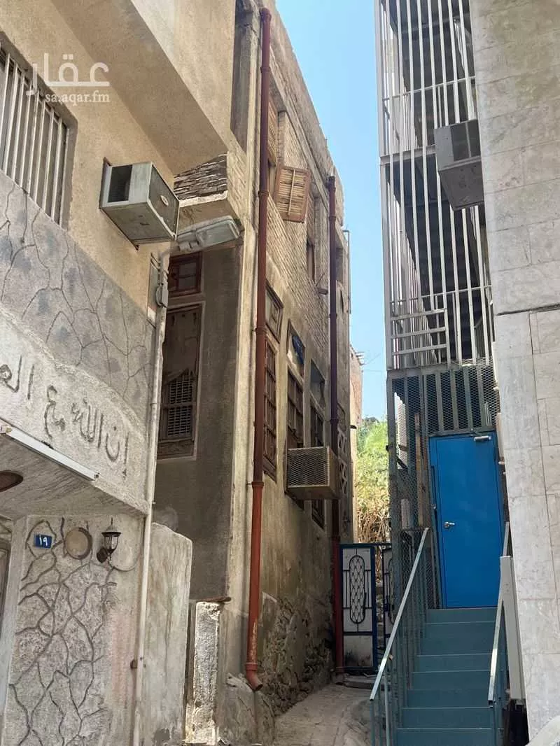 عمارة 413 م² في الجميزة 4