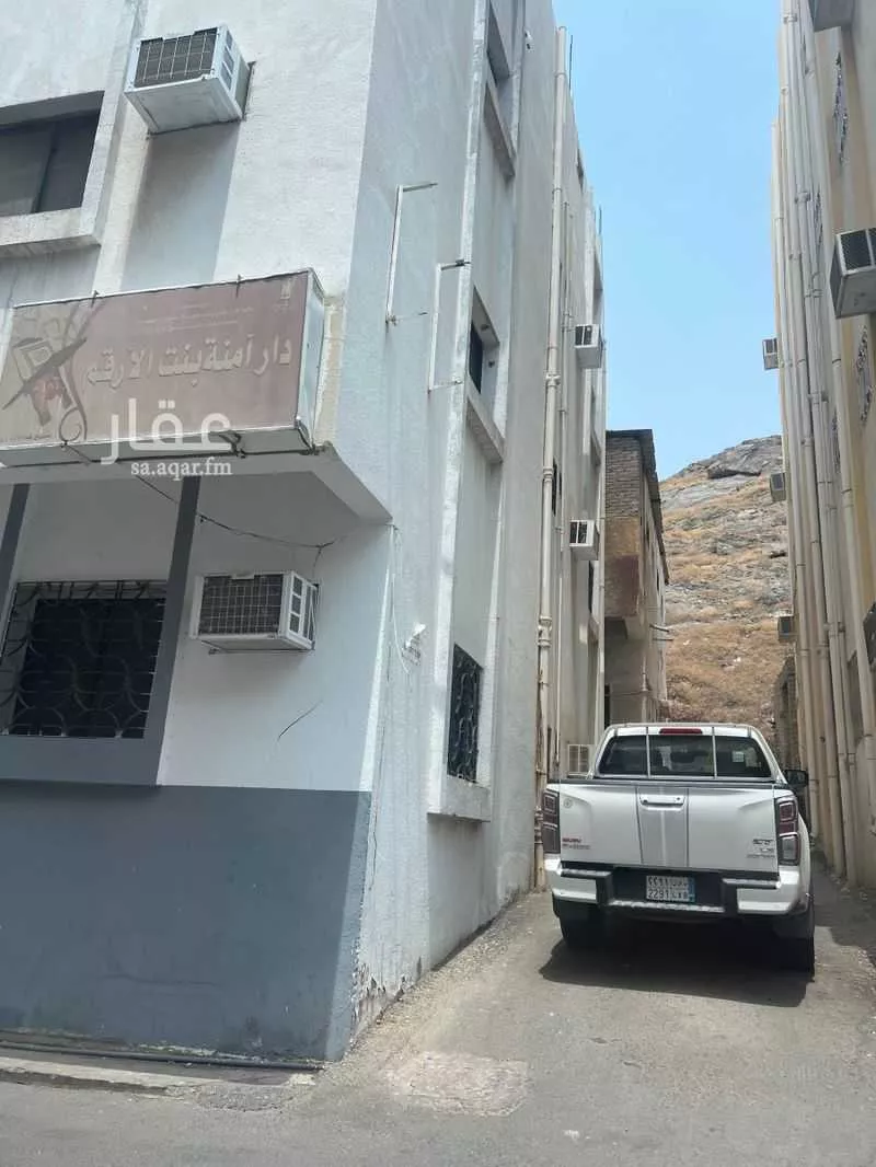 1153 sqm building in Al Maabdah 5