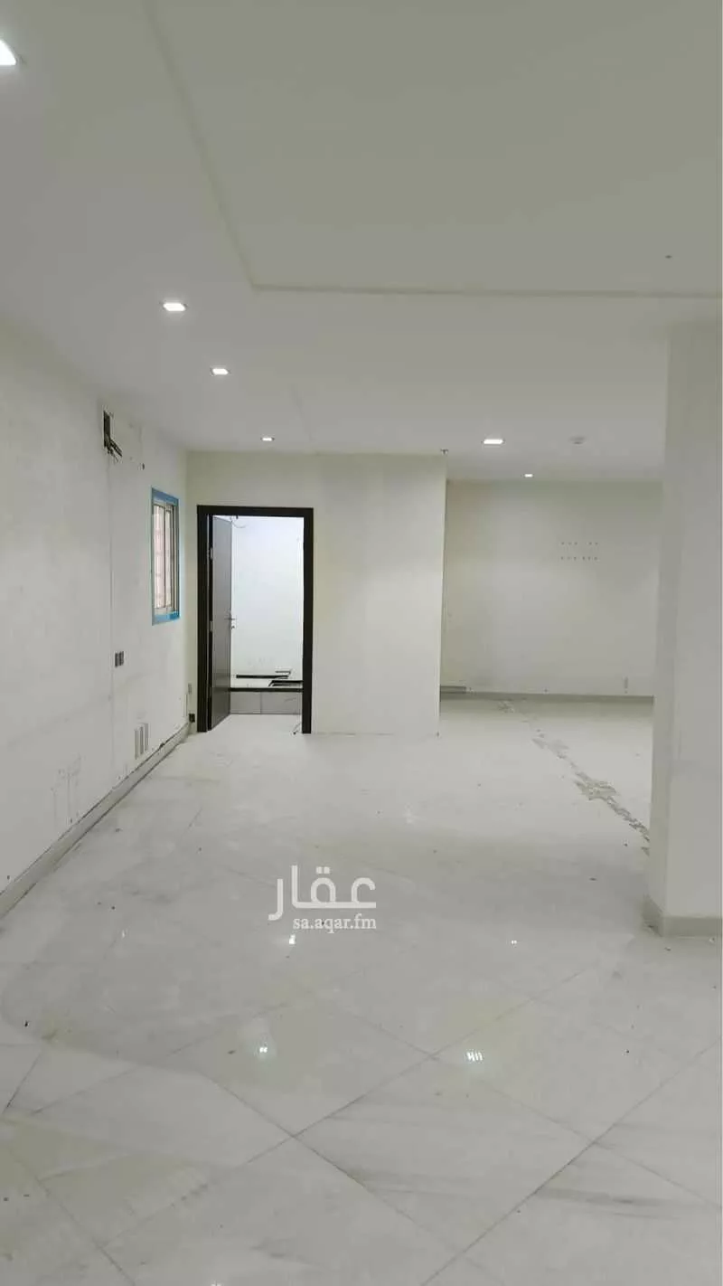 مكتب 4700 م² في المناخ 2