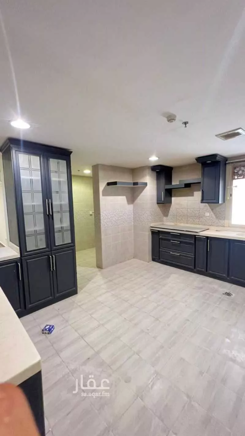 شقة 4 غرف في الملقا 4