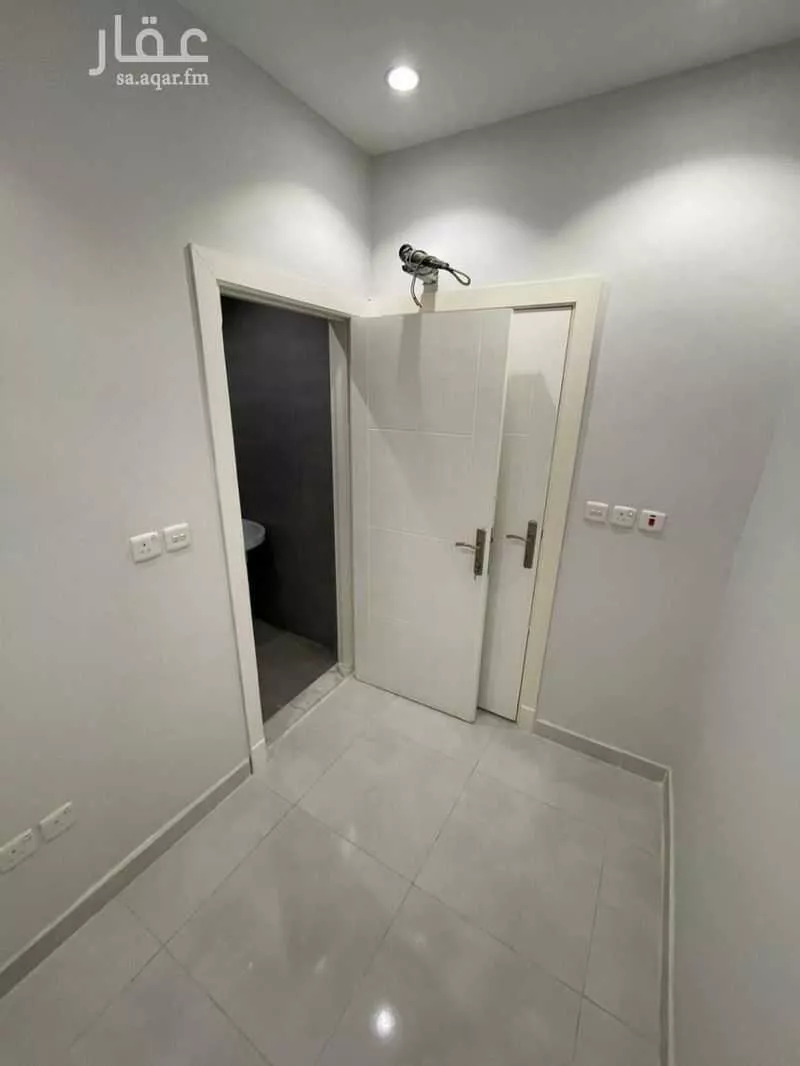 شقة 5 غرف في الريان 4