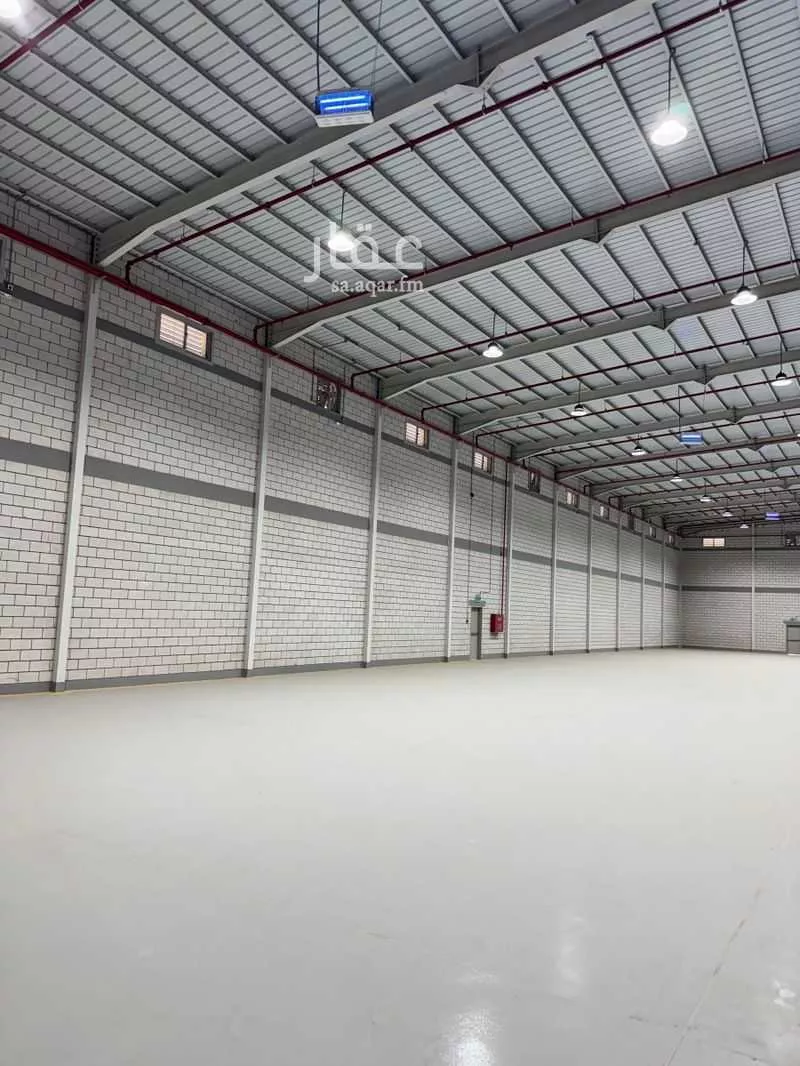 مستودع 20000 م² في المحجر 4