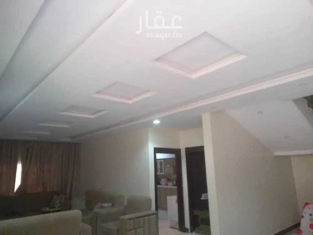 فيلا 5 غرف في طيبة 3