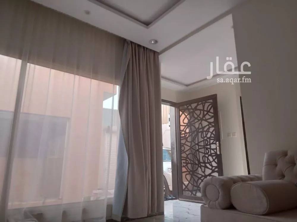 فيلا 5 غرف في طيبة 5