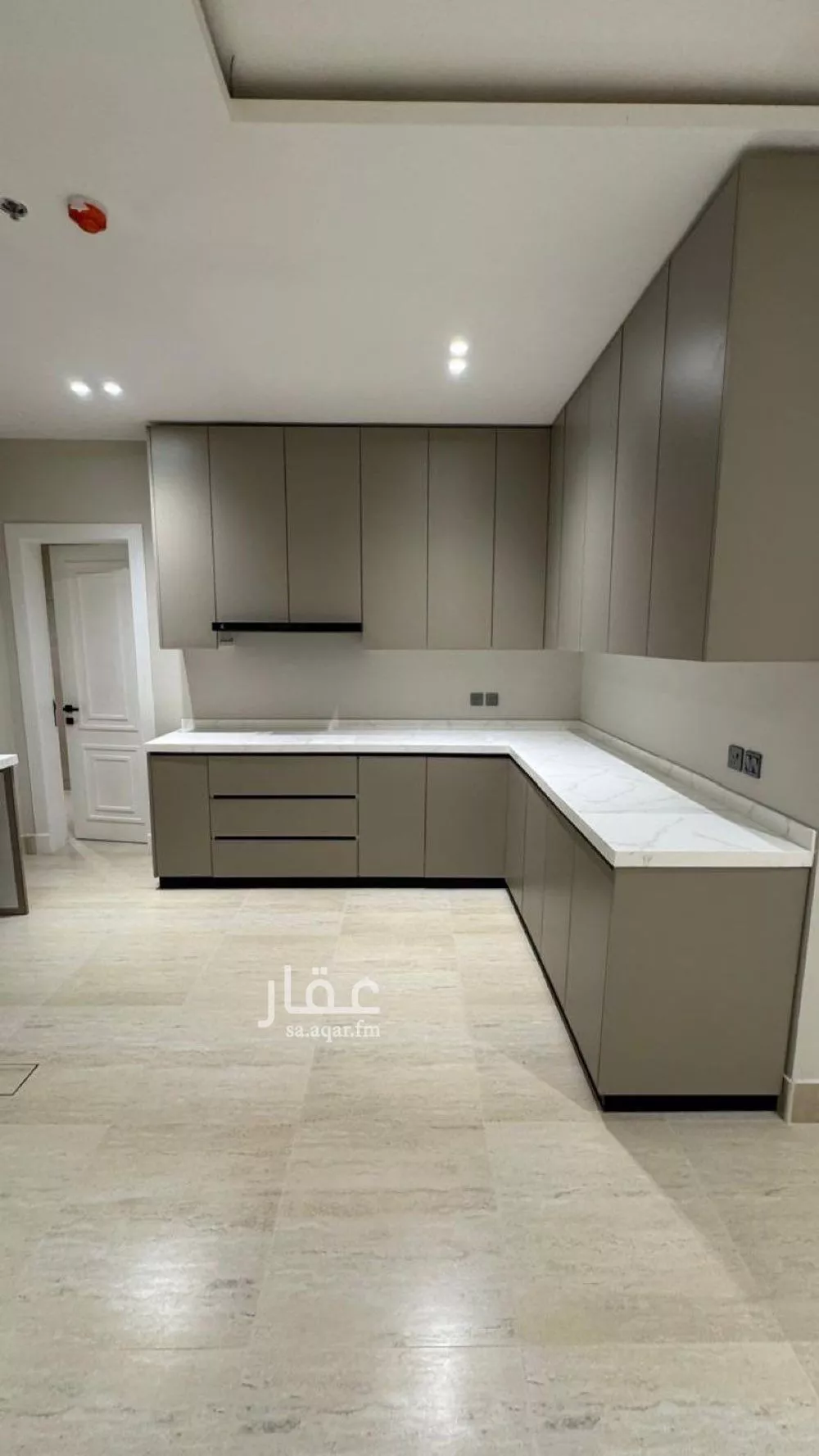 شقة 3 غرف في الحمرا 4