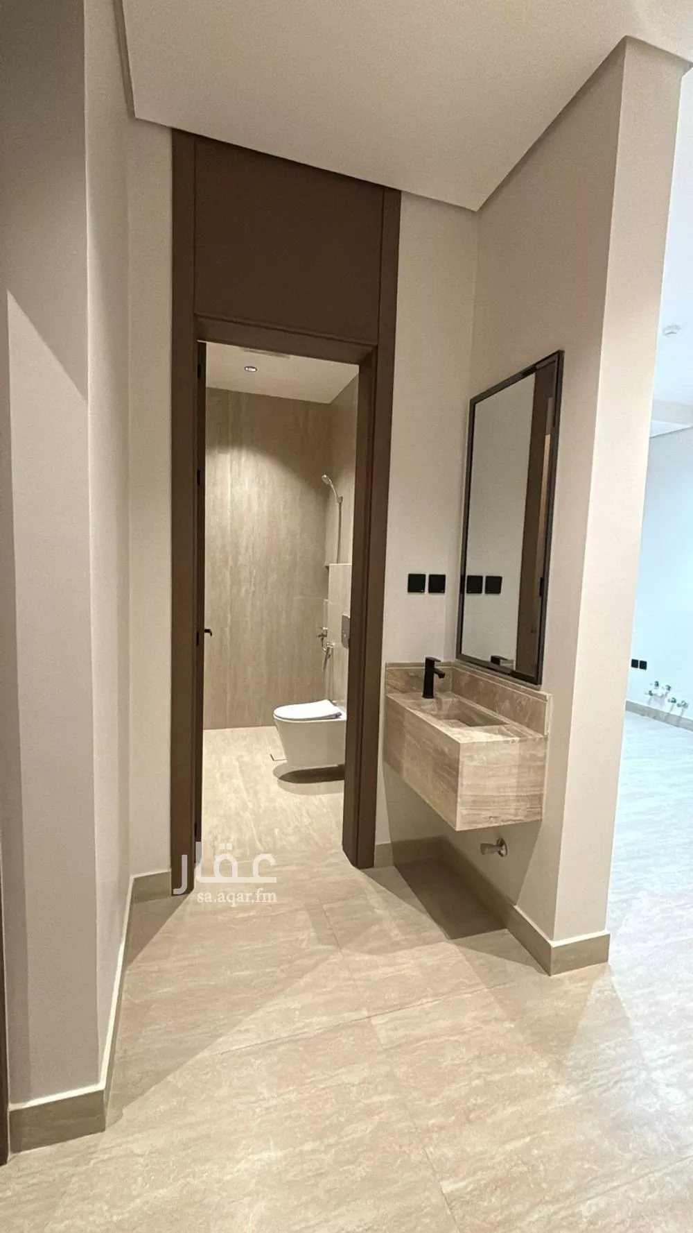 1040 sqm building in Al Yarmouk 4