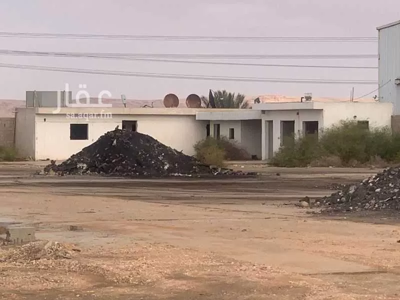 مستودع 9881 م² في هيت 2