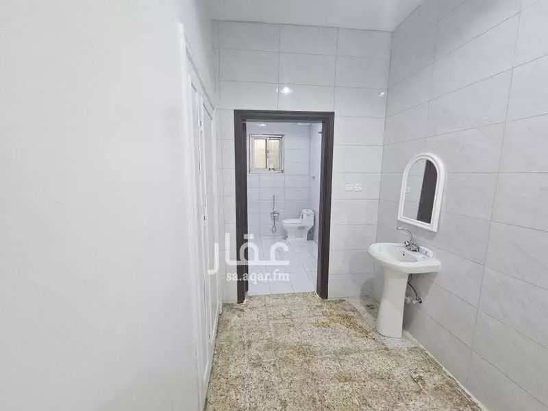 5 bedroom villa in Al Jaradiyah 2