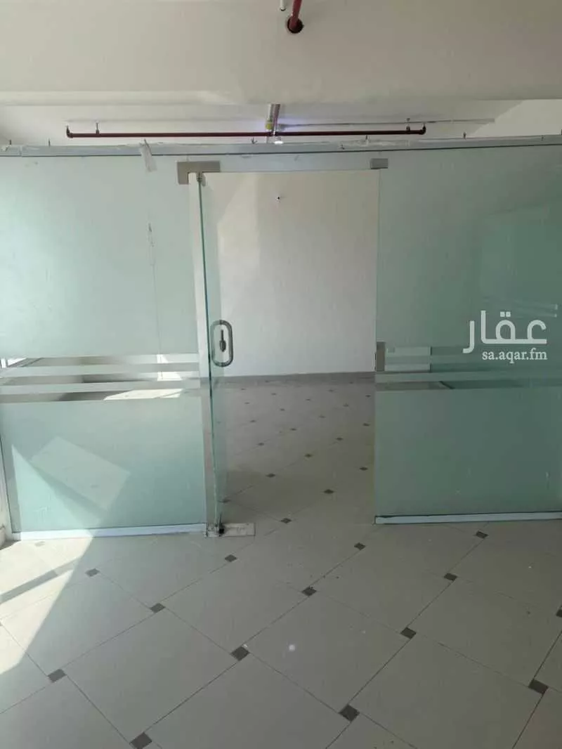 مكتب 1425 م² في العليا 5