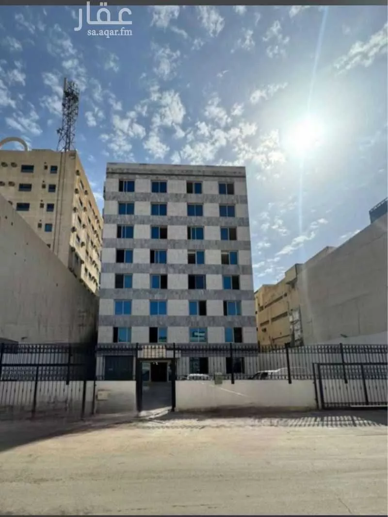 مكتب 1425 م² في العليا 2