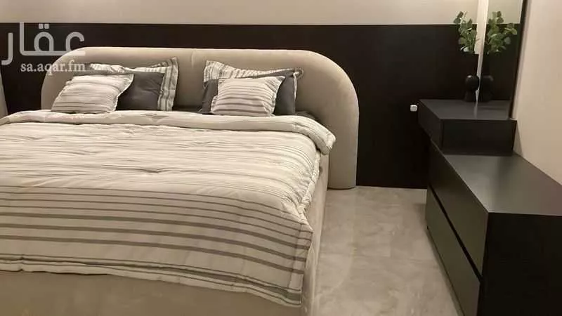 شقة 5 غرف في ضاحية الملك فهد 4