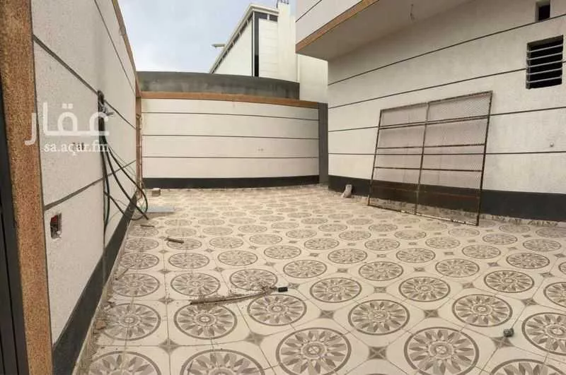 3 bedroom floor in Al Matar 2