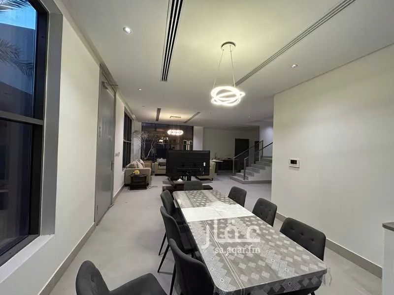 فيلا 4 غرف في العارض 2