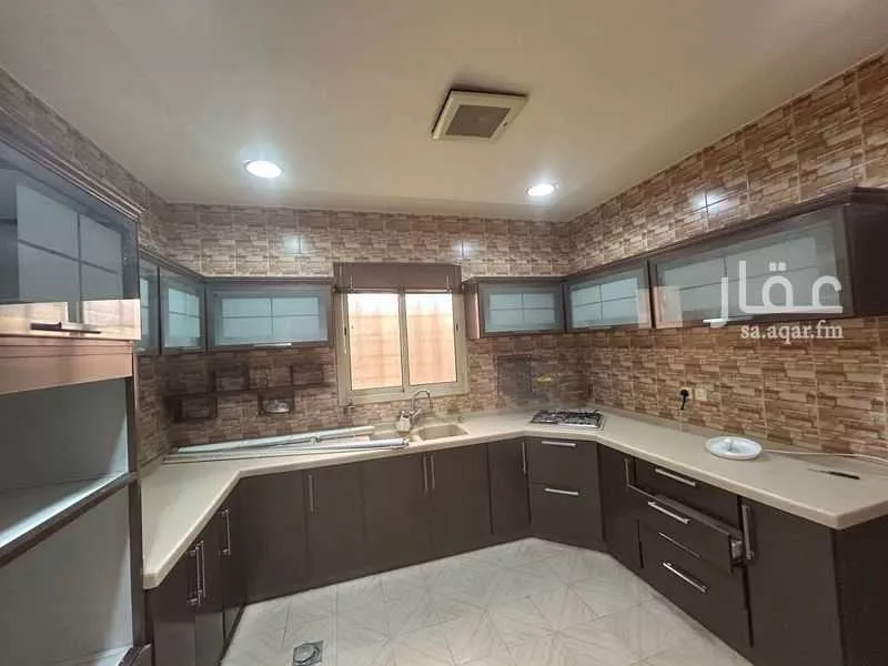 فيلا 4 غرف في العارض 2