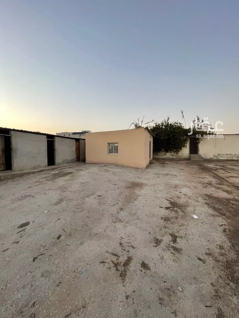 مستودع 4500 م² في العارض 4