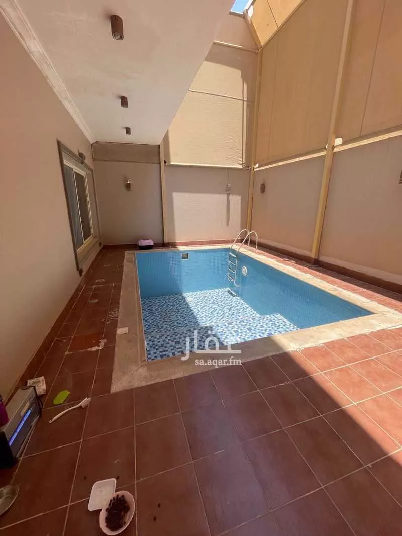 فيلا 5 غرف في طيبة 3
