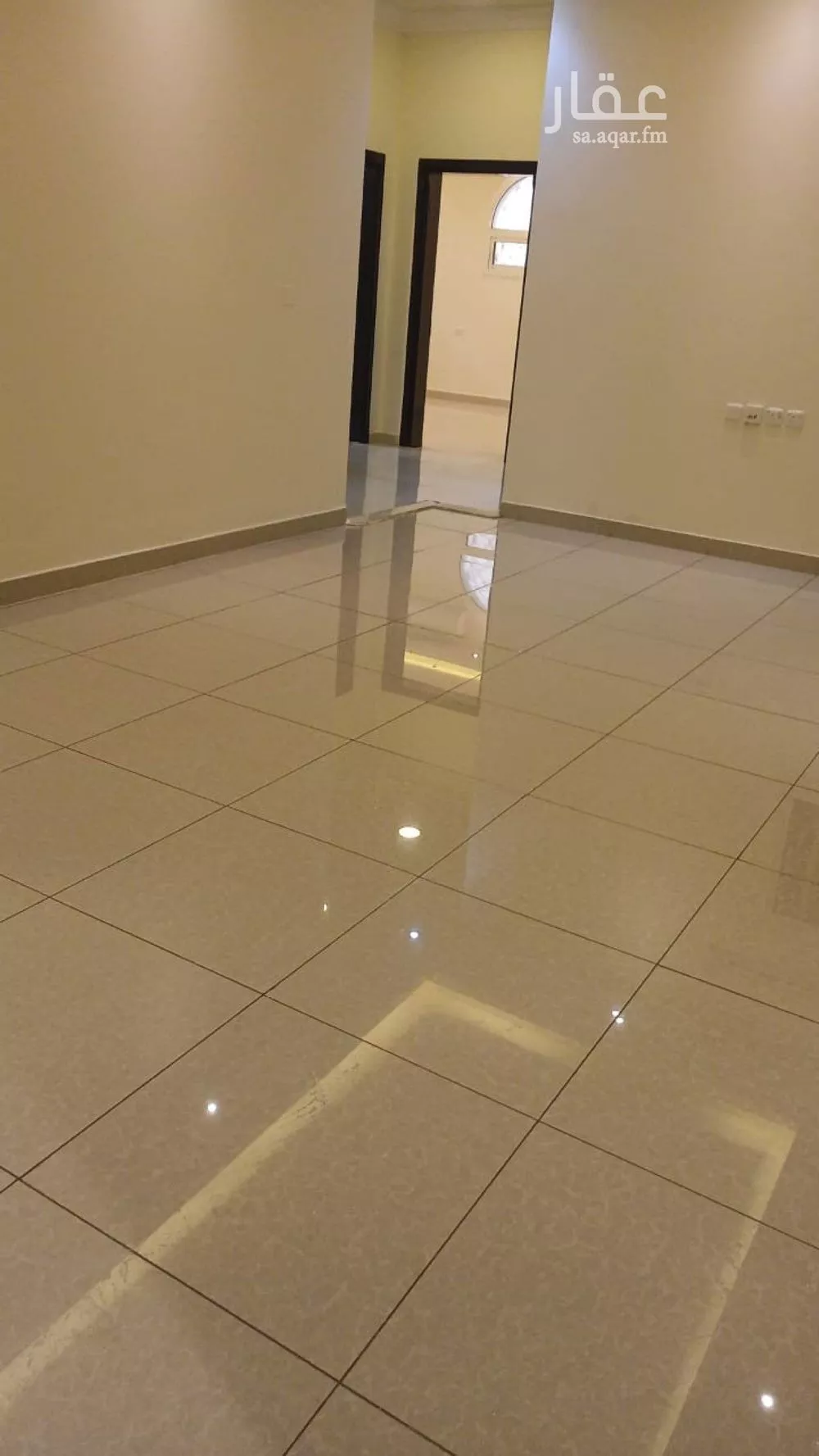 شقة 3 غرف في العقيق 4