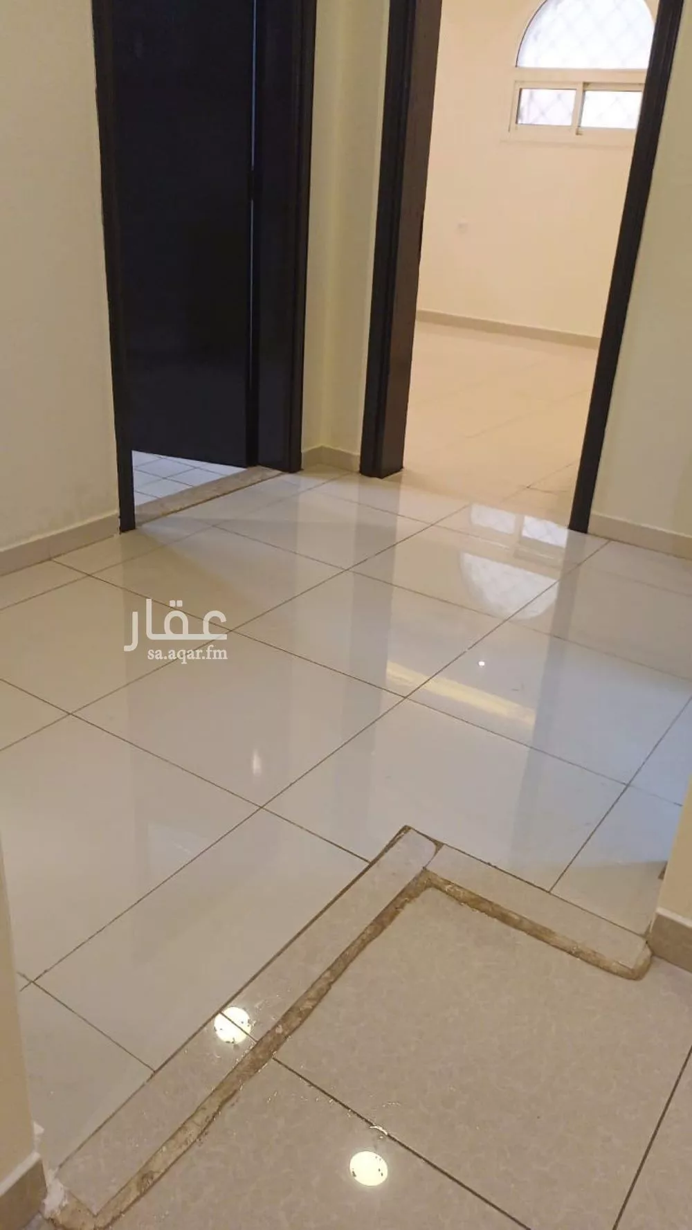 شقة 3 غرف في العقيق 5