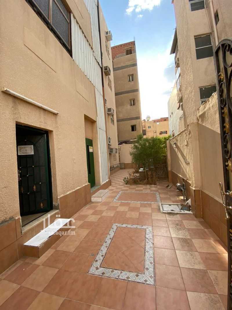 18 bedroom building in Qurban, Madinah 4