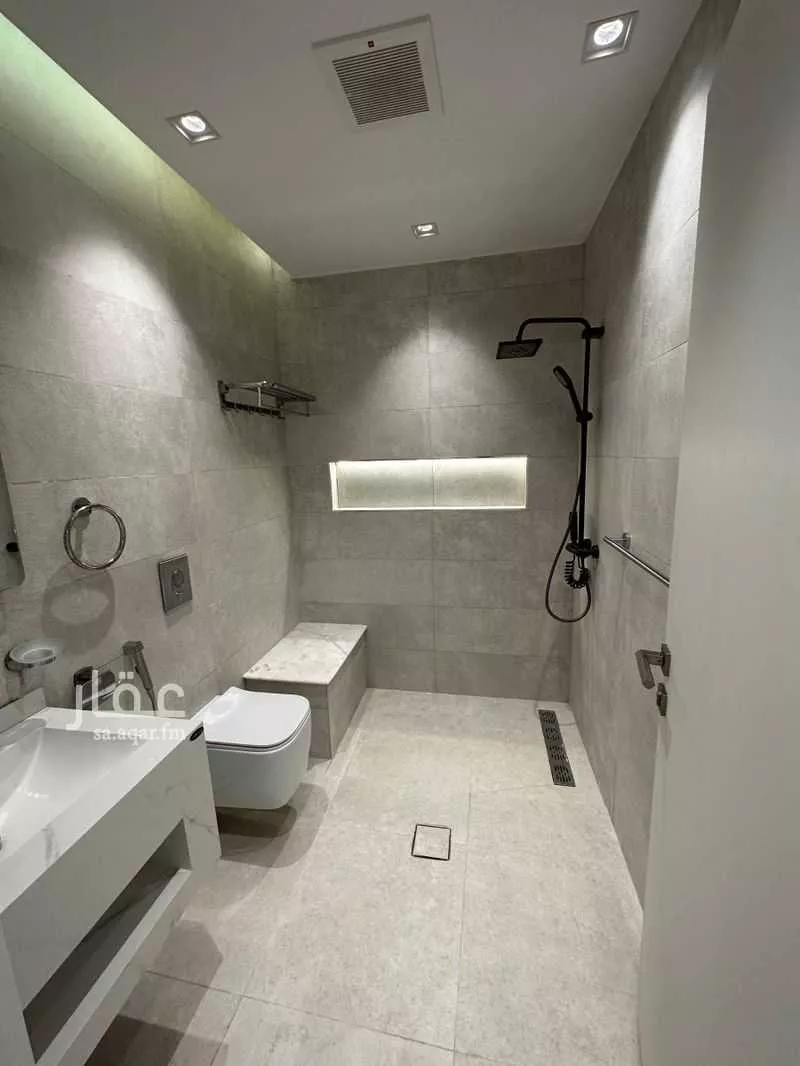 5 bedroom apartment in Al Malqa 4