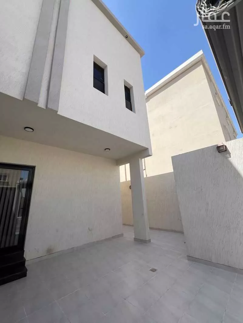 فيلا 5 غرف في طيبة 3