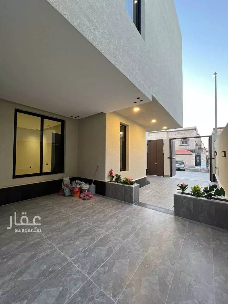 فيلا 6 غرف في طيبة 3