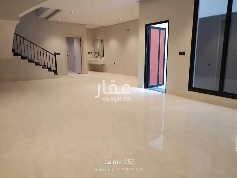 فيلا 6 غرف في العقيق 2