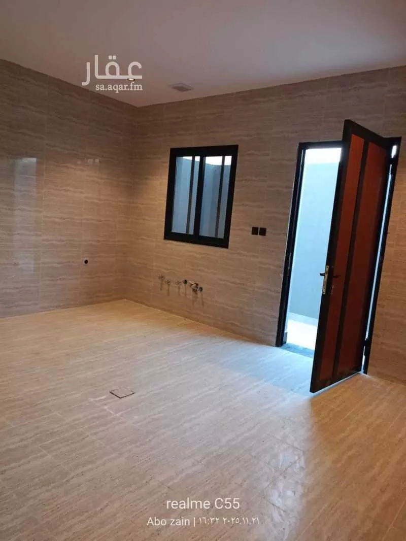 فيلا 6 غرف في العقيق 5