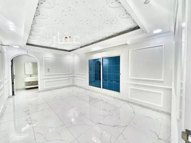 شقة 5 غرف في الحمرا 2