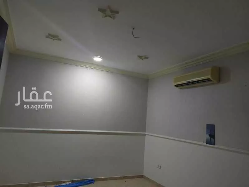 فيلا 9 غرف في طيبة 4