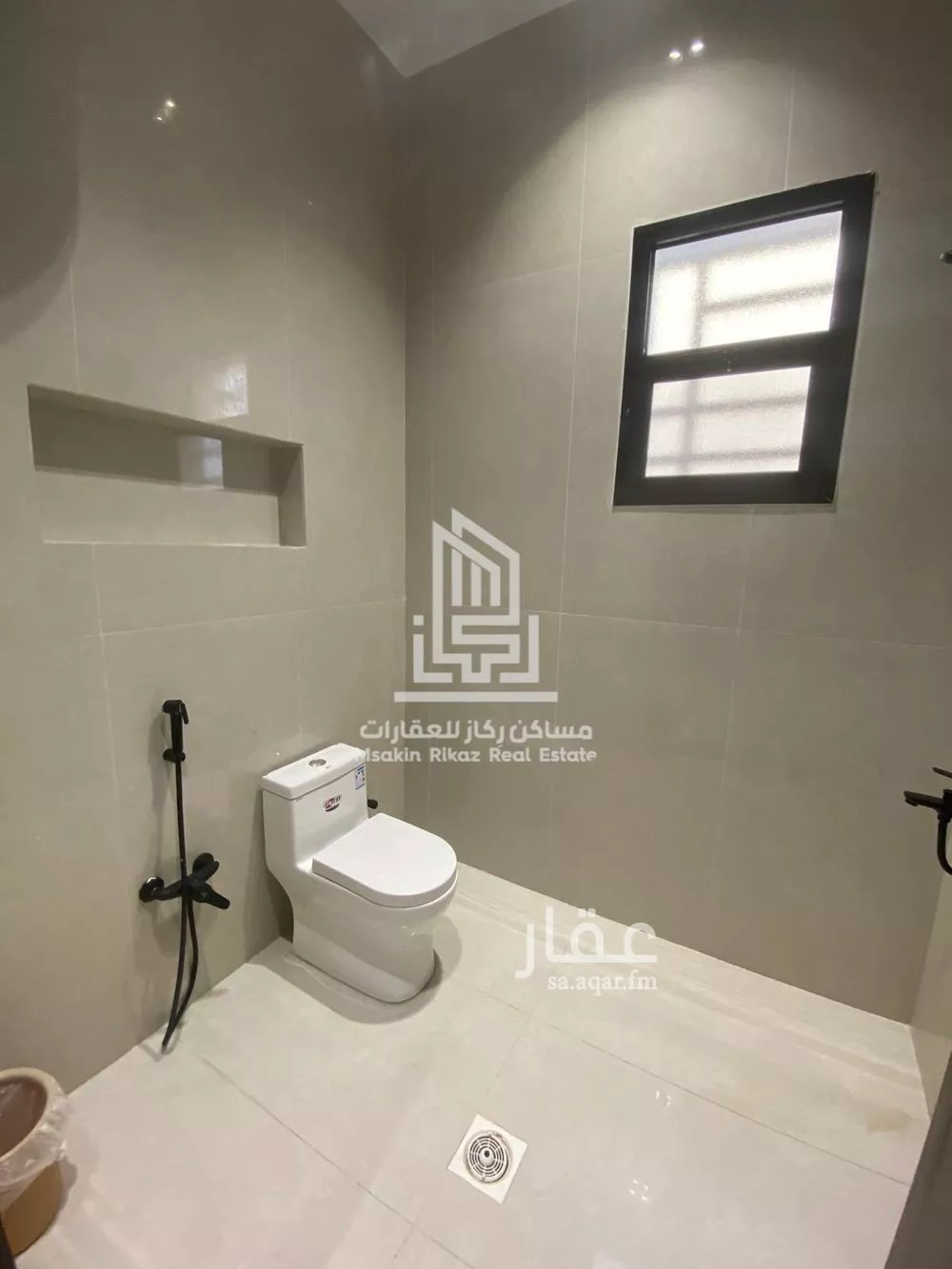 دور 1 غرف في السعادة 5