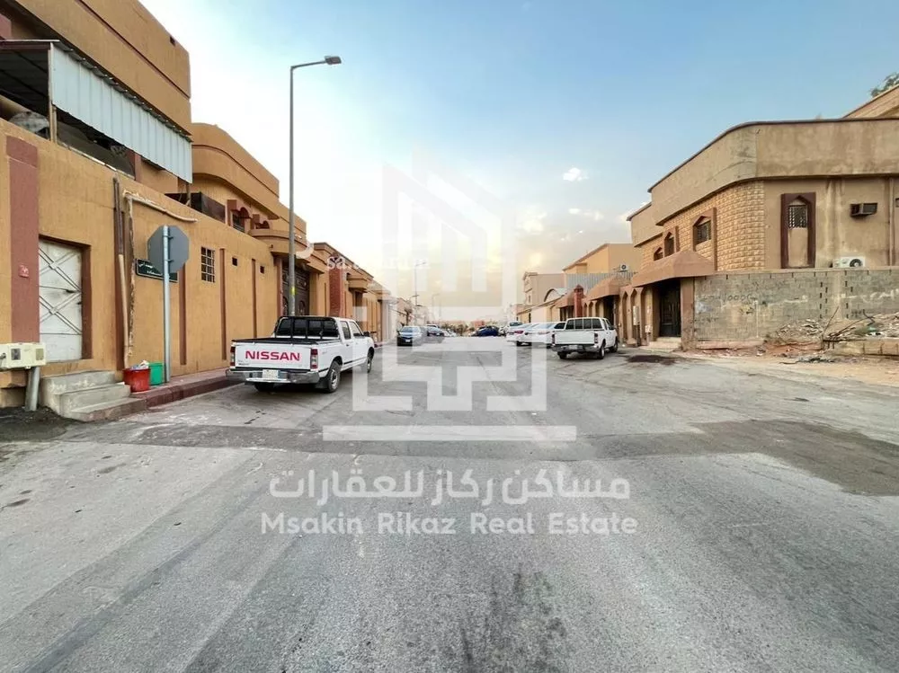 عمارة 704 م² في السعادة 4